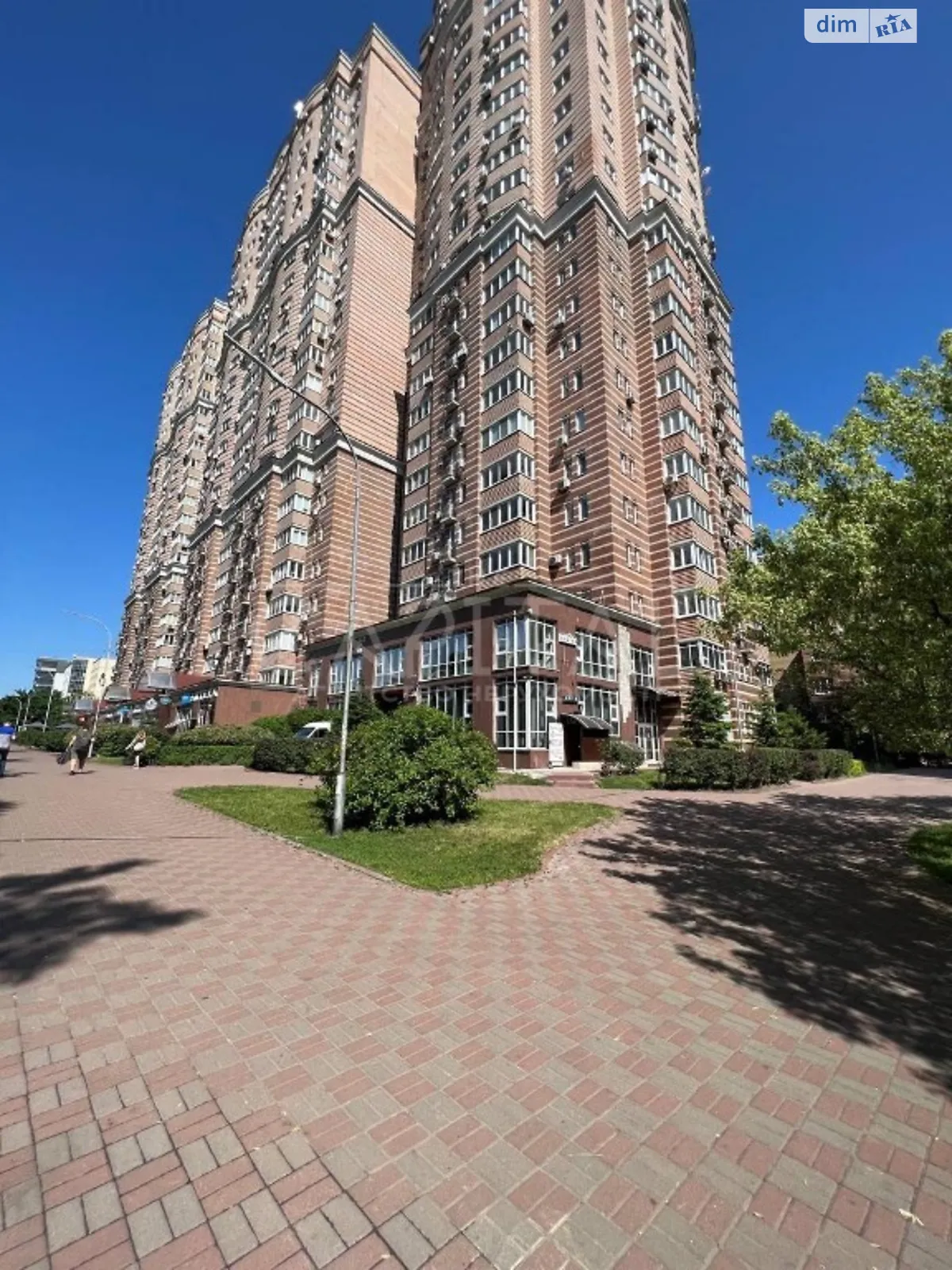 Продається офіс 142 кв. м в бізнес-центрі, цена: 285600 $