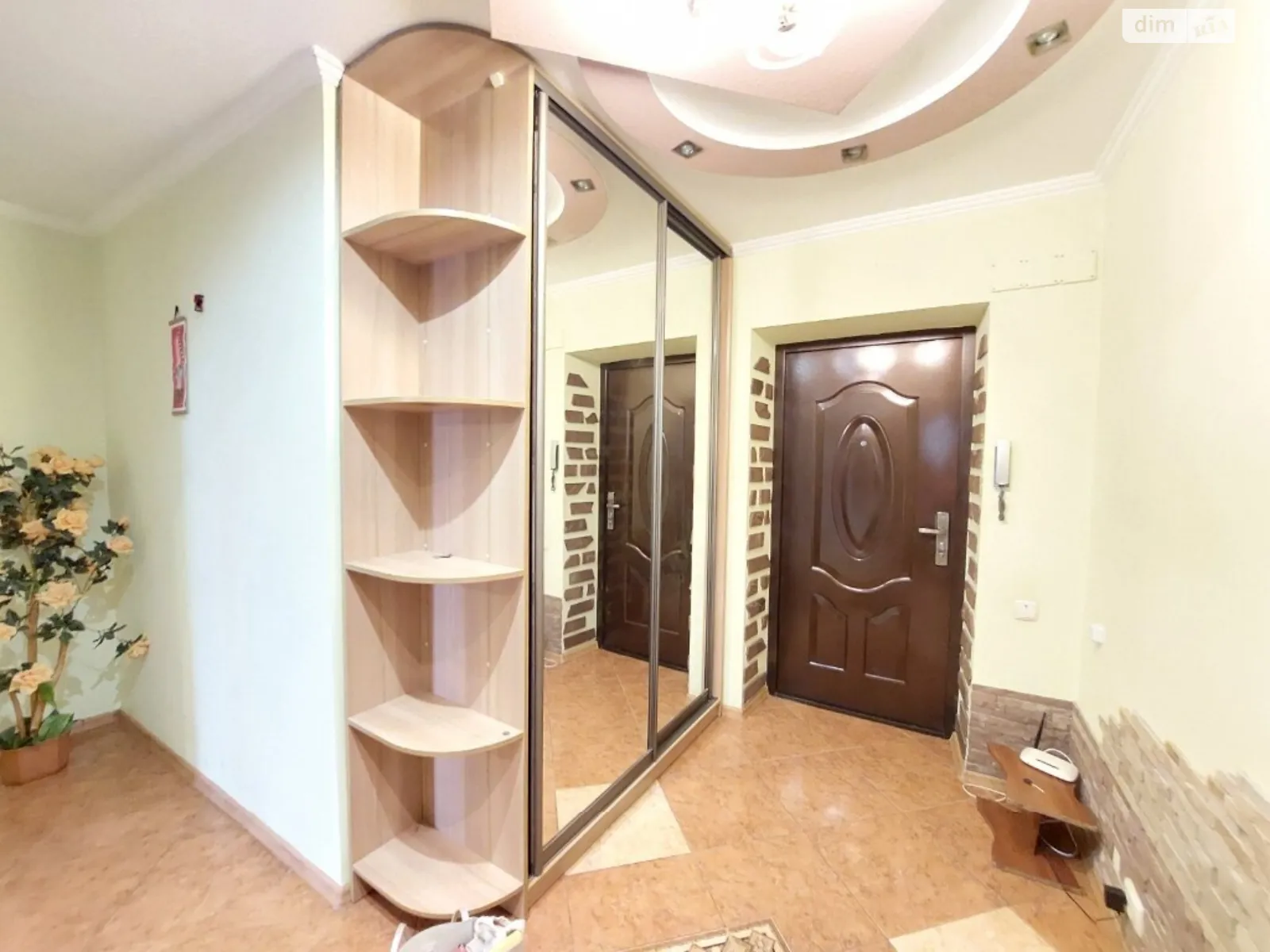 2-кімнатна квартира 67 кв. м у Тернополі, цена: 10000 грн