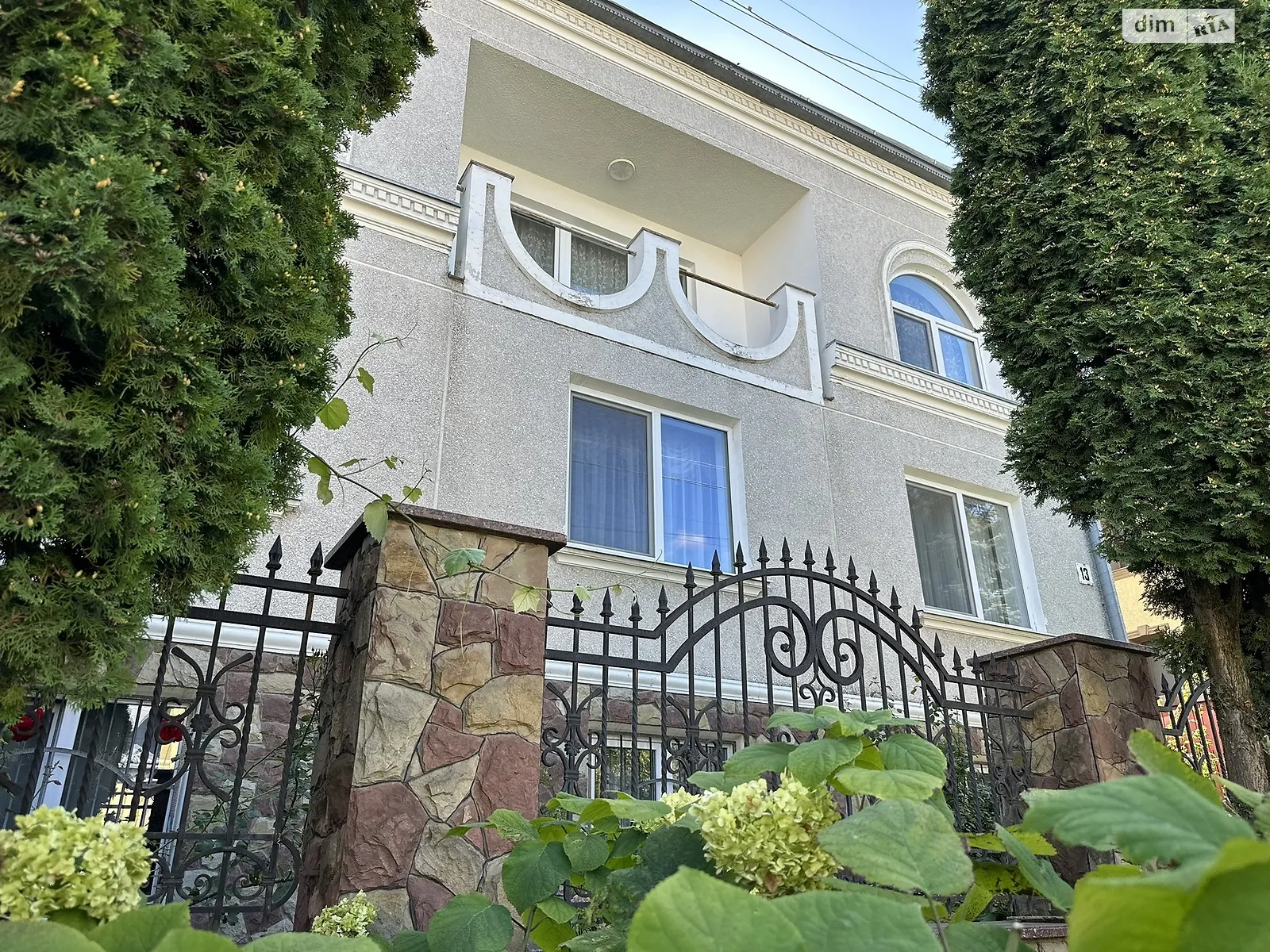 Продается дом на 2 этажа 343 кв. м с камином, цена: 278000 $ - фото 1