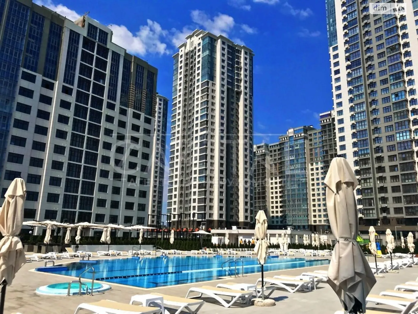 Продається 5-кімнатна квартира 239 кв. м у Києві, вул. Андрія Верхогляда(Драгомирова), 15А - фото 1