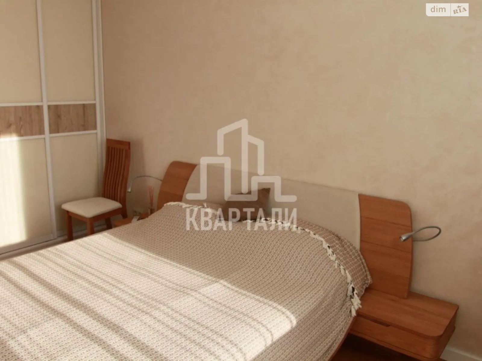 Продається 3-кімнатна квартира 81 кв. м у Києві, просп. Правди, 41А