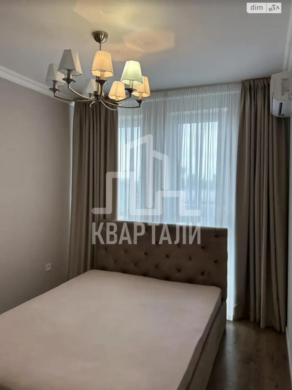 Продается 1-комнатная квартира 34 кв. м в Киеве, ул. Святослава Храброго, 11Б