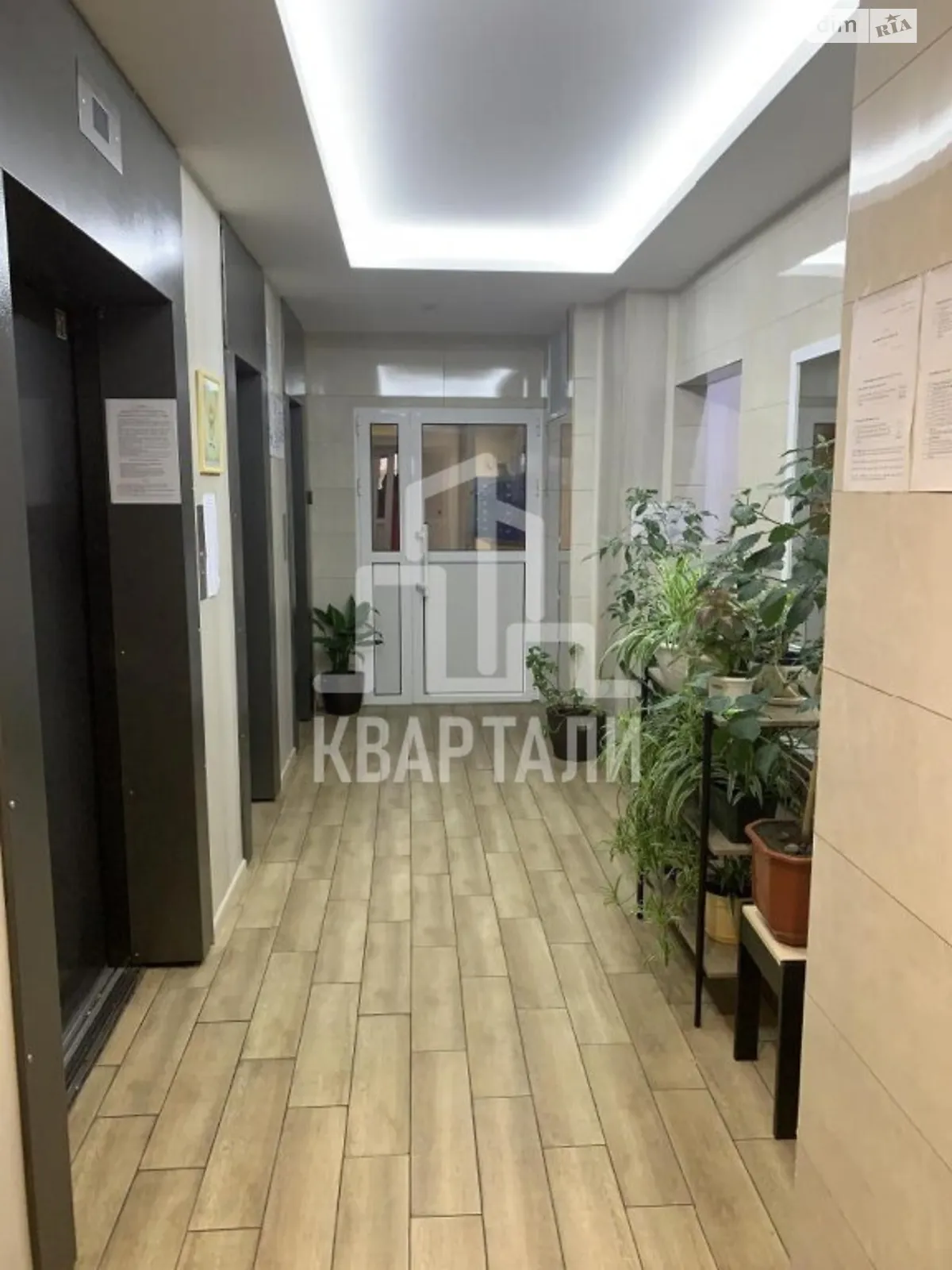 Продается 1-комнатная квартира 41 кв. м в Киеве, ул. Урловская, 36А - фото 1