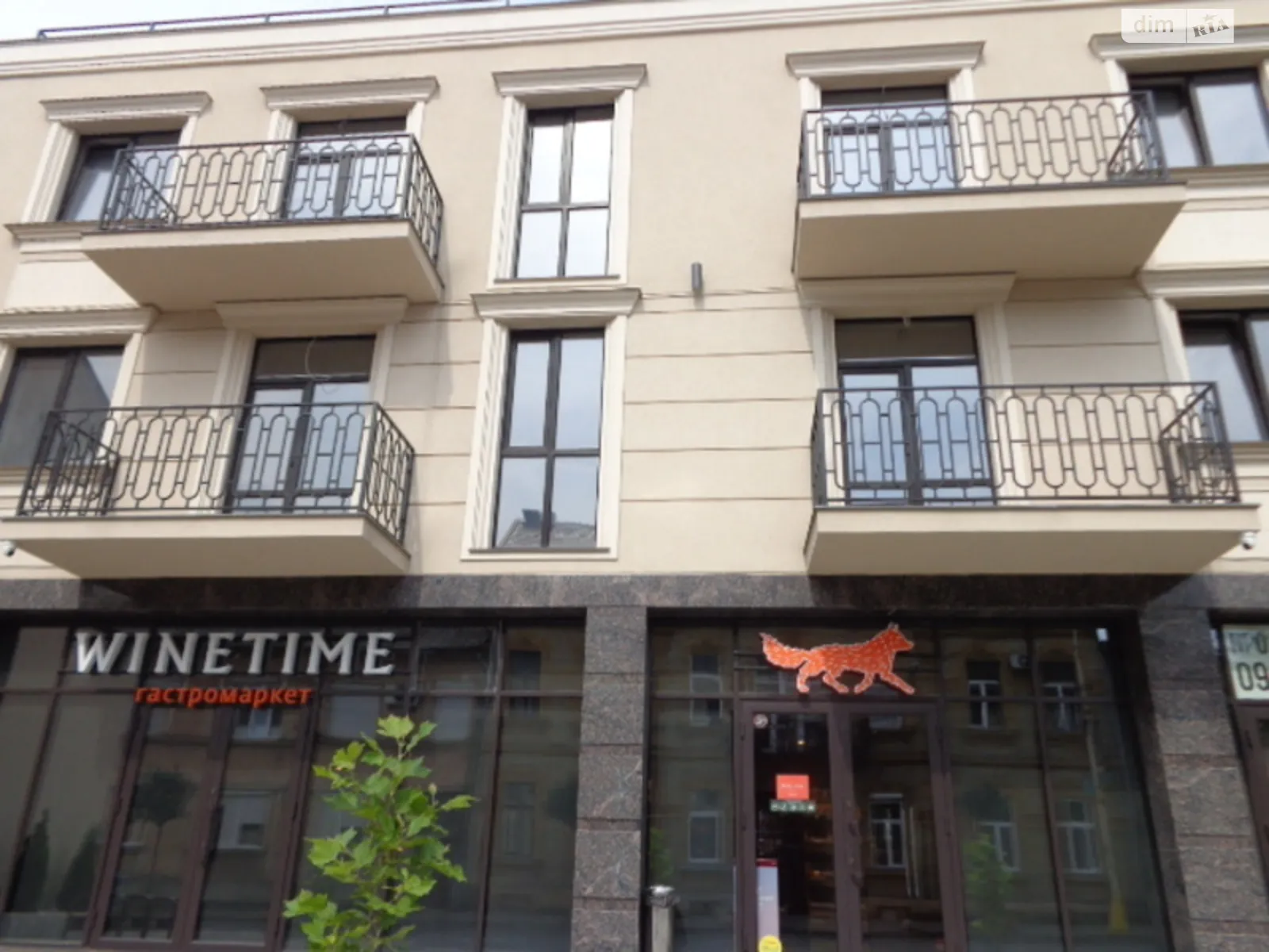 Продається 2-кімнатна квартира 81.7 кв. м у Ужгороді, вул. Собранецька