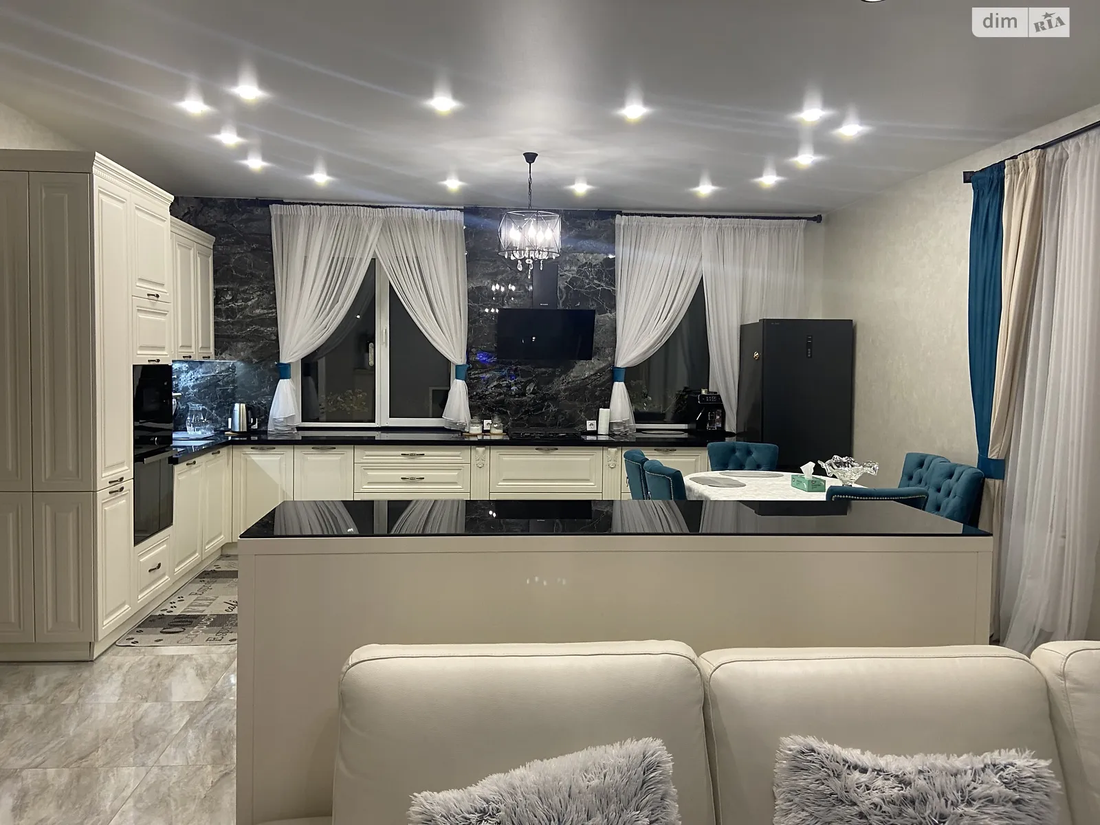 Продается дом на 2 этажа 210 кв. м с мебелью, цена: 299000 $ - фото 1