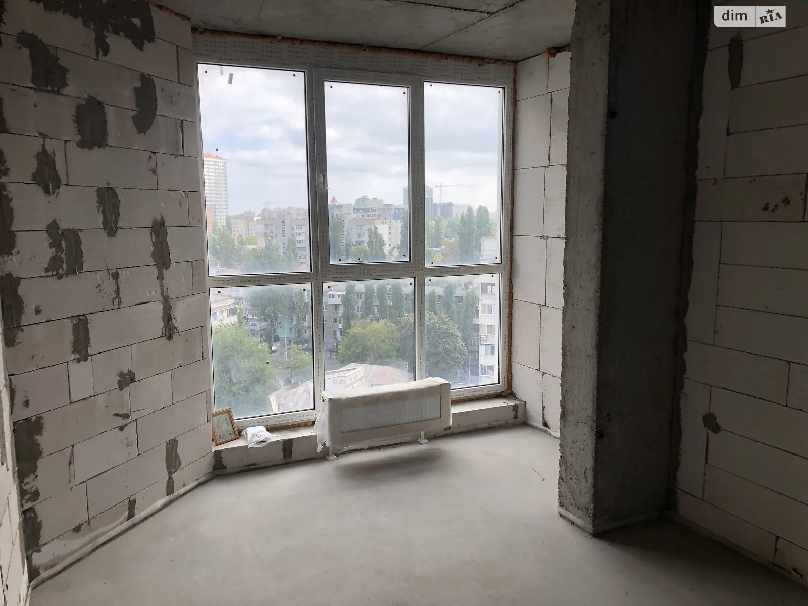 Продается 1-комнатная квартира 50 кв. м в Одессе, ул. Среднефонтанская