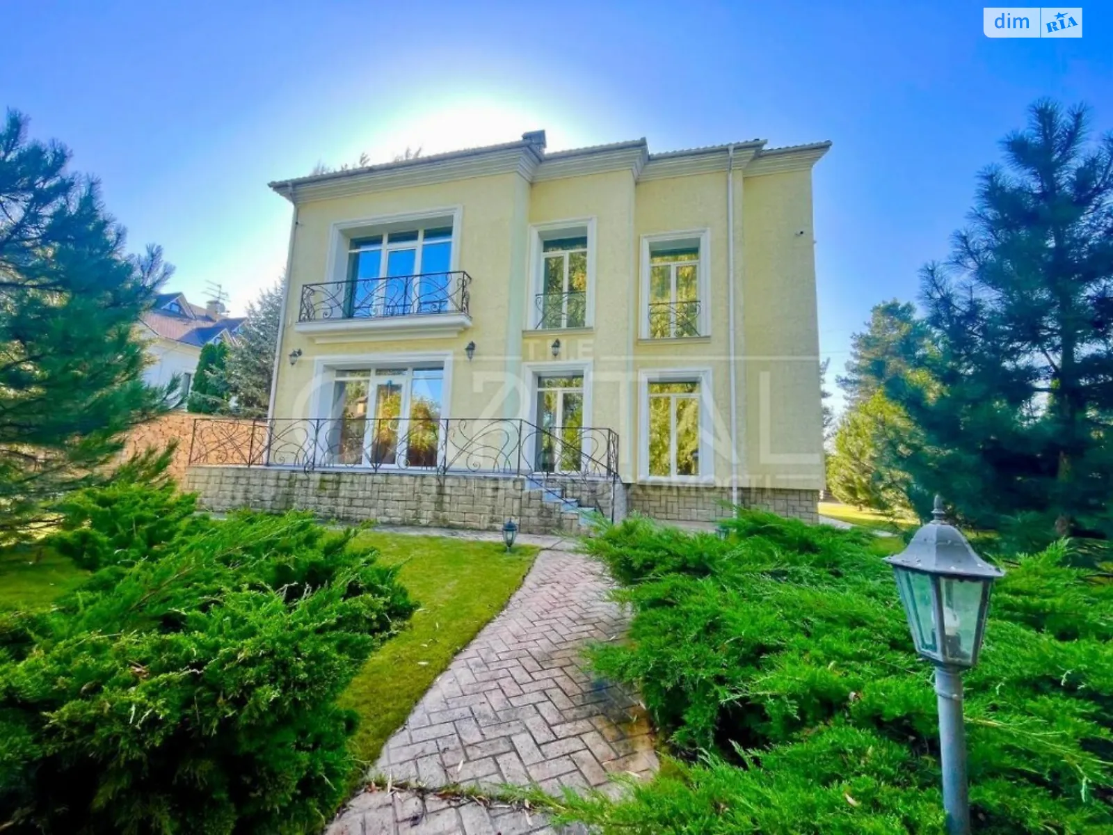Продается дом на 2 этажа 420 кв. м с садом, цена: 1500000 $