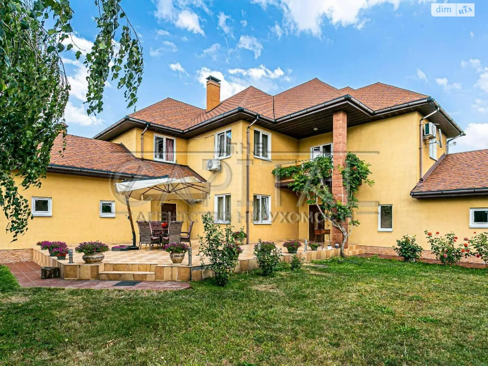 Продается дом на 2 этажа 456 кв. м с камином, цена: 350000 $ - фото 1