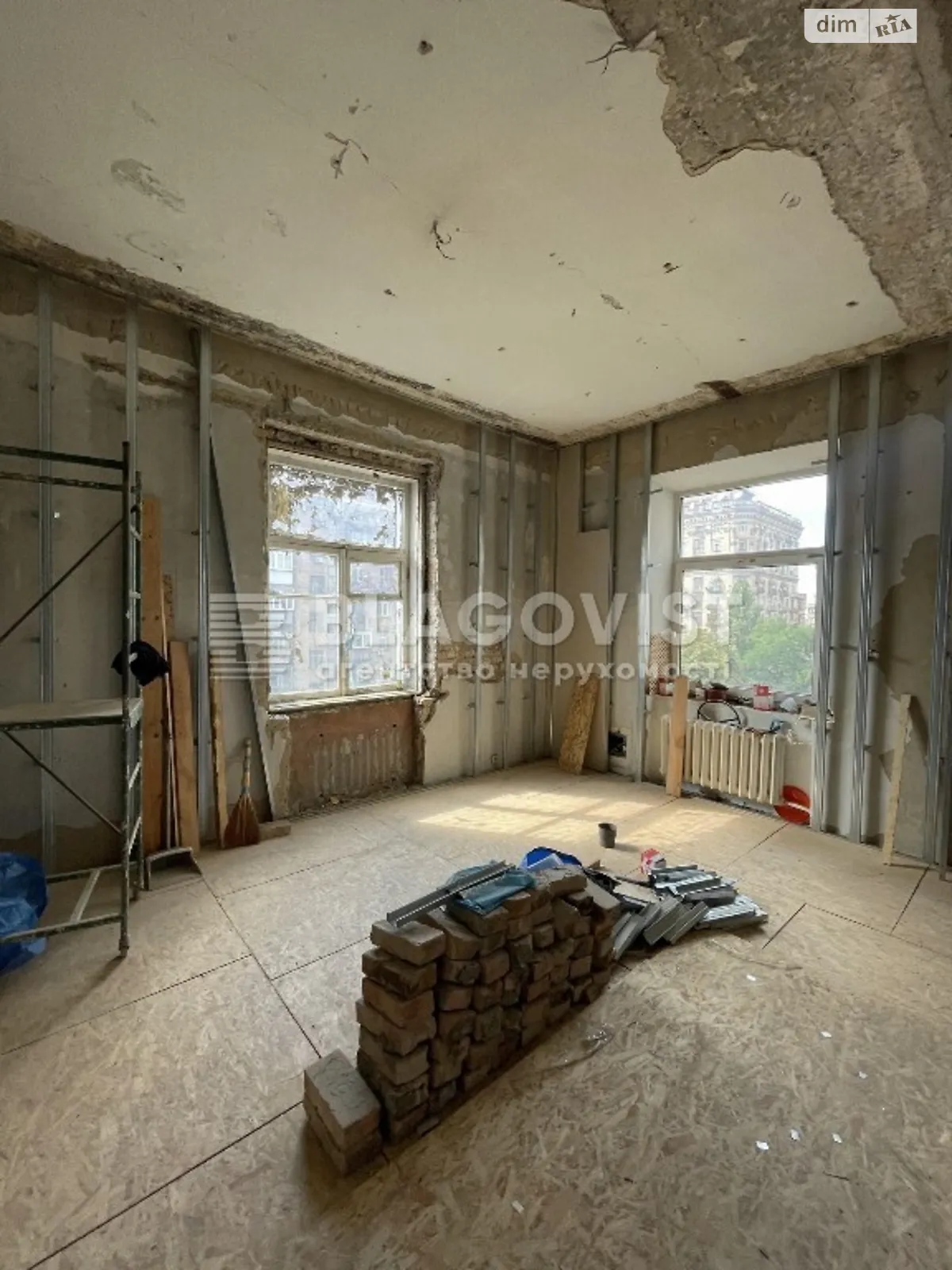 Продается 4-комнатная квартира 92.6 кв. м в Киеве, пл. Бессарабская, 5 - фото 1