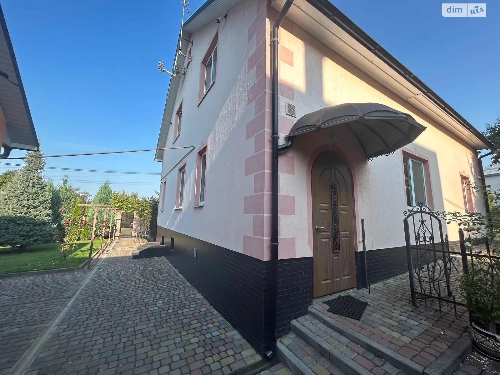 Продается дом на 2 этажа 280 кв. м с гаражом, цена: 255000 $ - фото 1