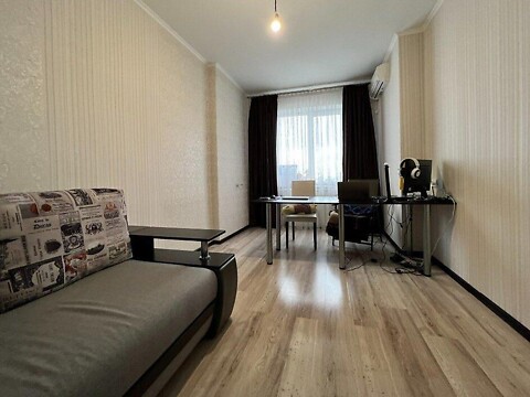 Продается 1-комнатная квартира 40 кв. м в Полтаве, ул. Хмельницкого Богдана