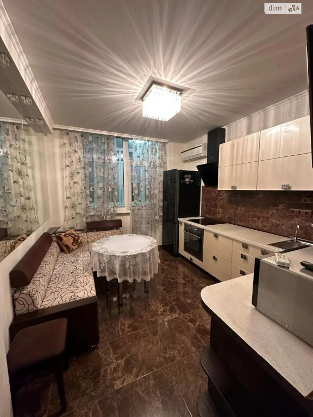 Продается 1-комнатная квартира 47 кв. м в Киеве, просп. Николая  Бажана, 8Б