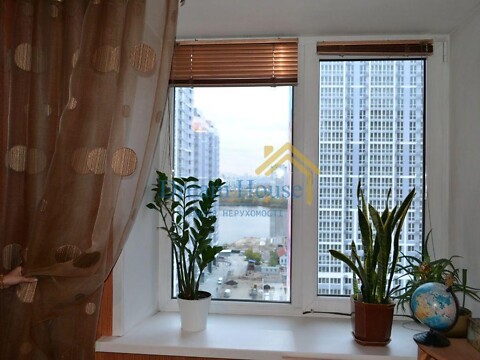 Продается 3-комнатная квартира 99.6 кв. м в Киеве, ул. Братства тарасовцев(Декабристов)