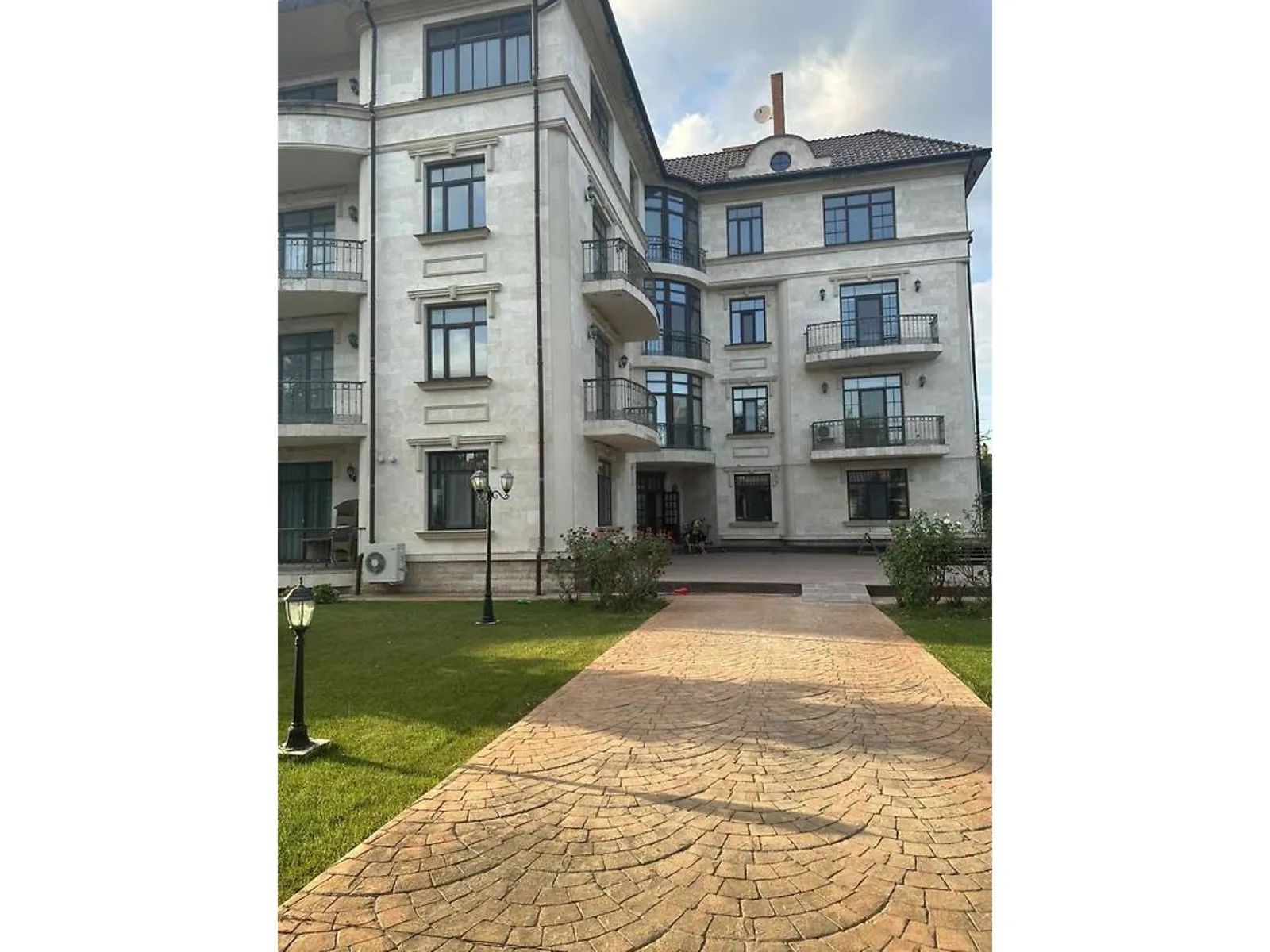 Продается 2-комнатная квартира 118.2 кв. м в Одессе, ул. Львовская, 74
