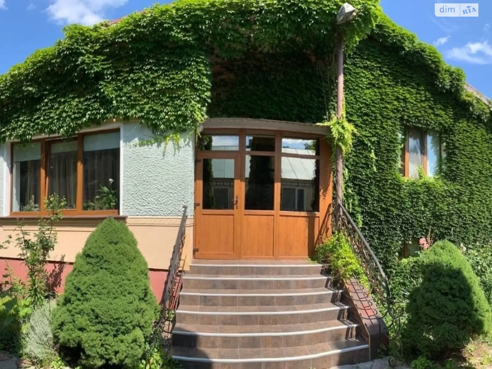 Продается дом на 2 этажа 195 кв. м с камином, цена: 96000 $ - фото 1