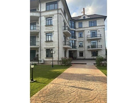 Продається 4-кімнатна квартира 124.9 кв. м у Одесі, вул. Львівська