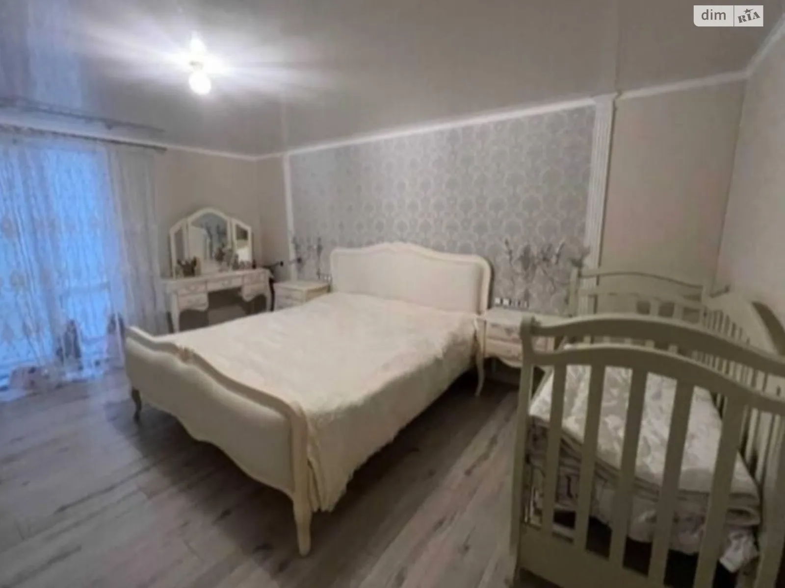 Продается дом на 2 этажа 178 кв. м с камином, цена: 160000 $ - фото 1