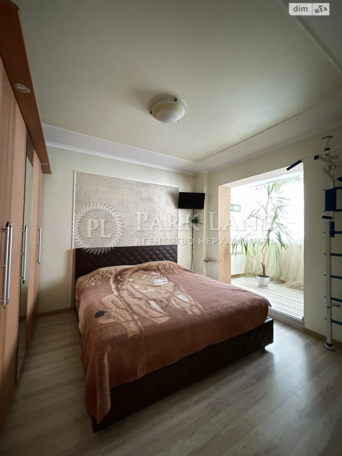 Продается 3-комнатная квартира 80 кв. м в Киеве, ул. Автозаводская, 63