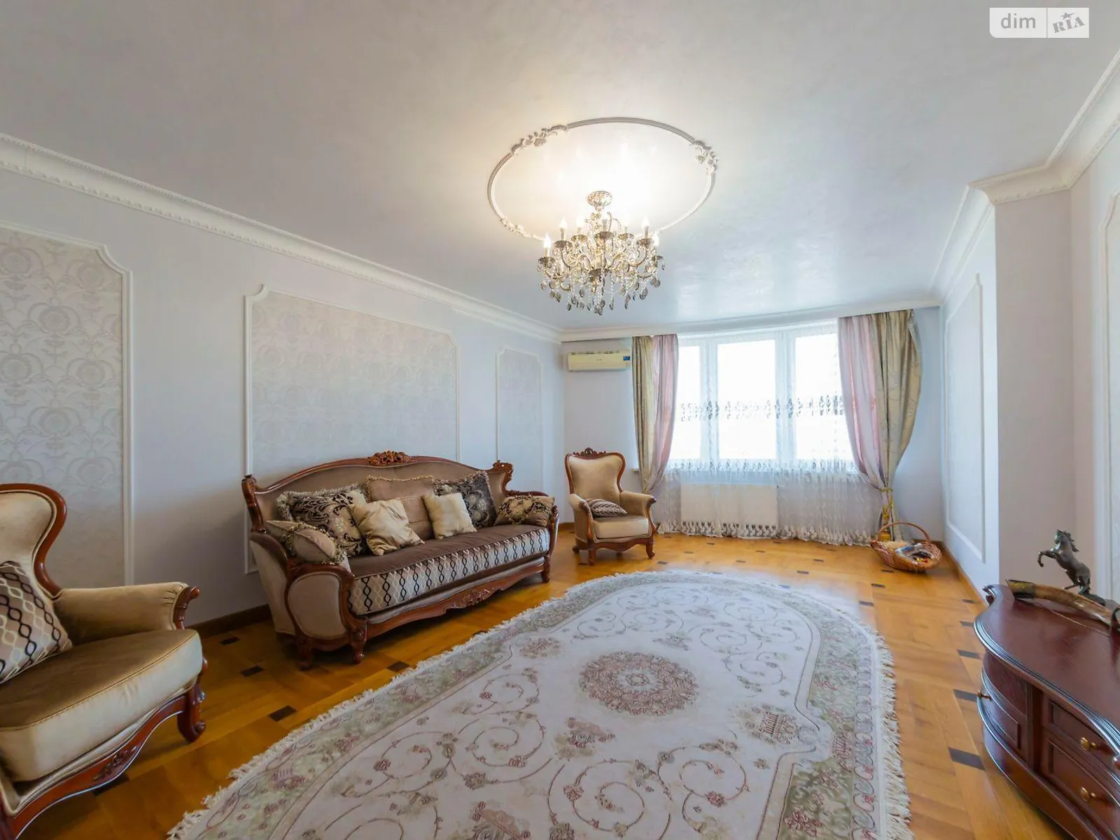 Продается 3-комнатная квартира 116 кв. м в Киеве, просп. Лобановского, 150