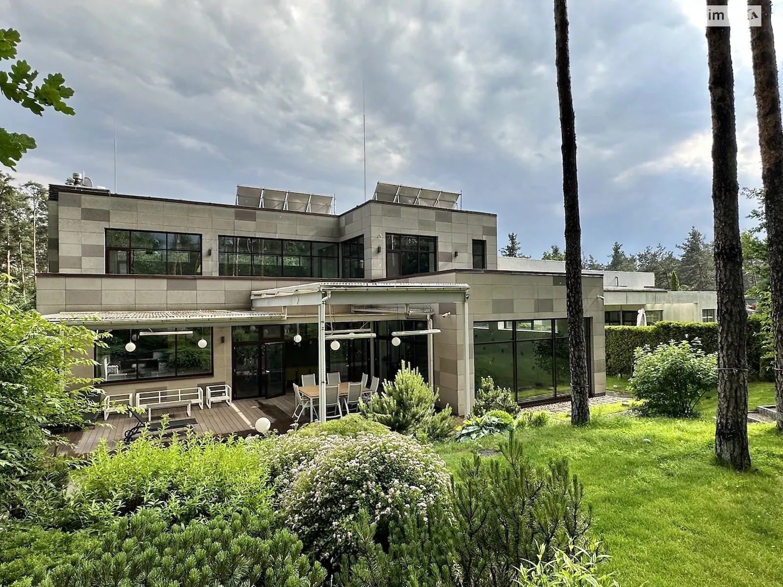 Сдается в аренду дом на 2 этажа 688 кв. м с беседкой, цена: 8500 $ - фото 1