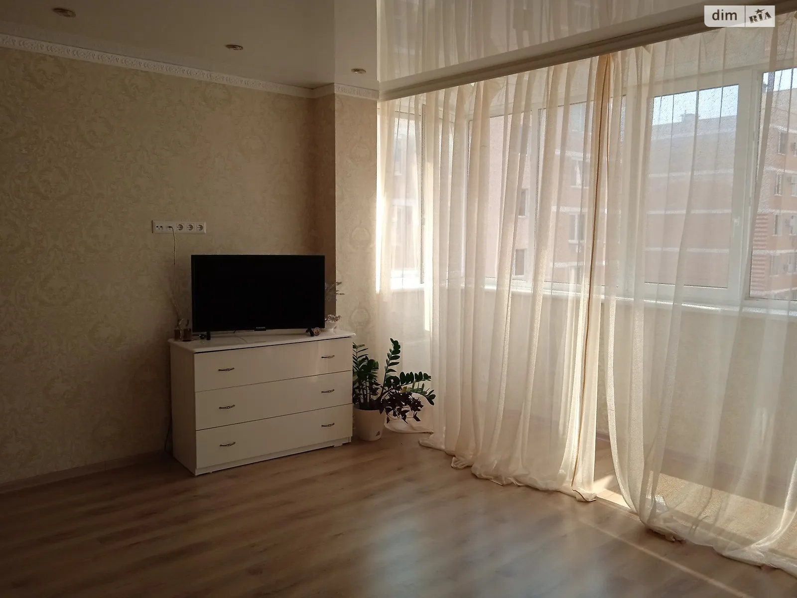 Продається 1-кімнатна квартира 39 кв. м у Чорноморську, вул. 1 Травня