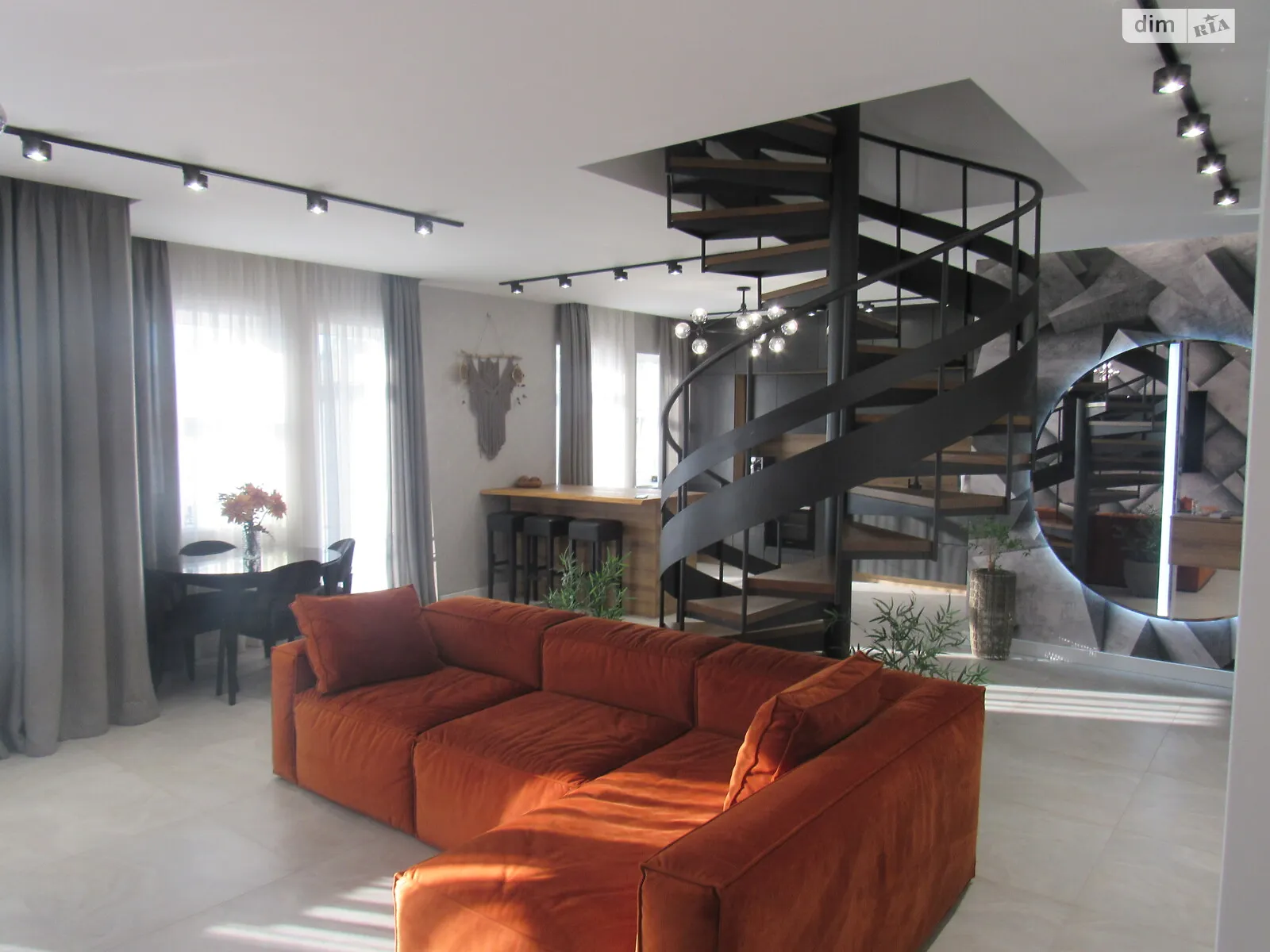 Продається 2-кімнатна квартира 183.1 кв. м у Одесі, пров. Травневий - фото 1