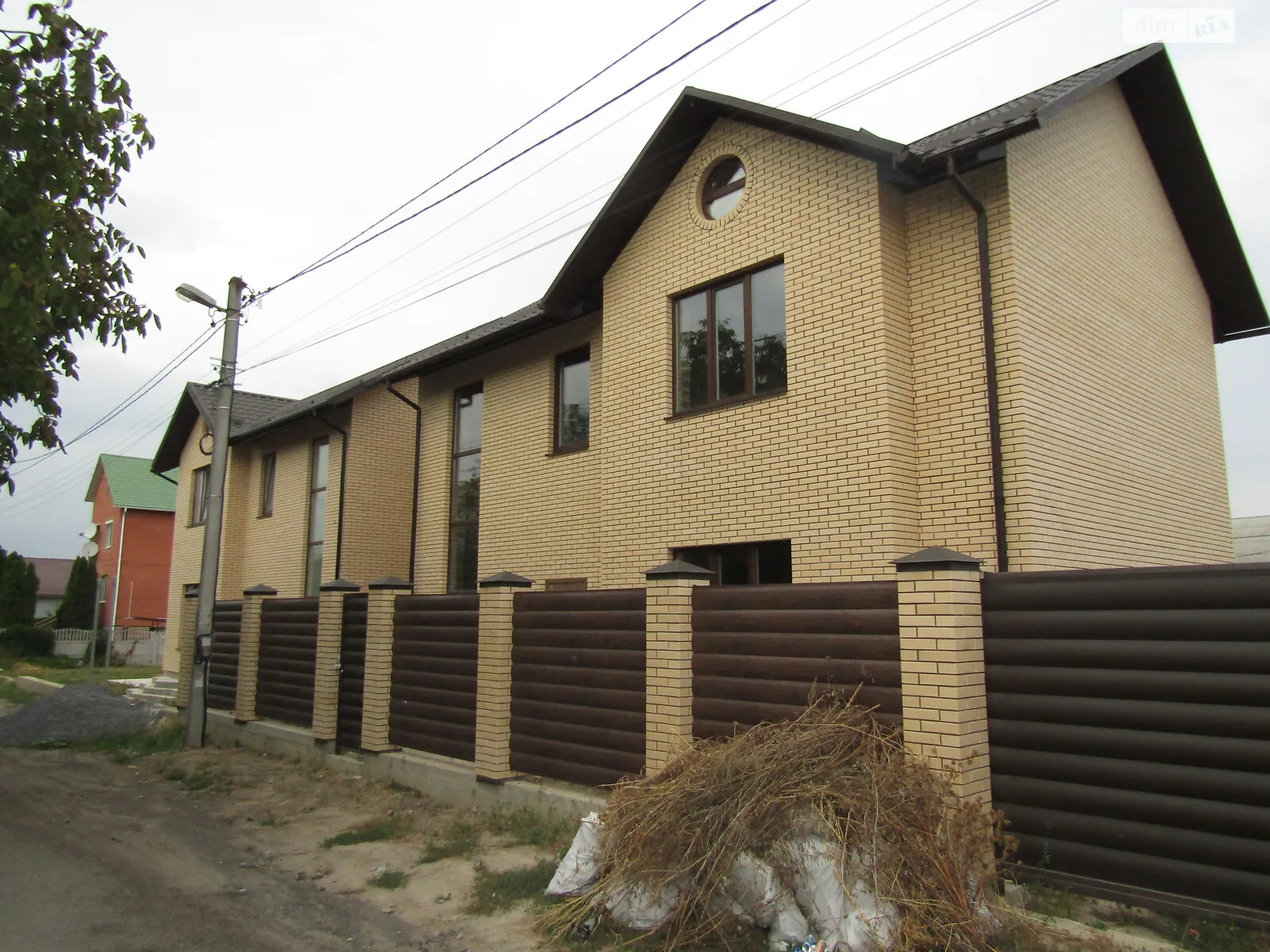 Продается дом на 2 этажа 130 кв. м с мансардой, цена: 99000 $ - фото 1