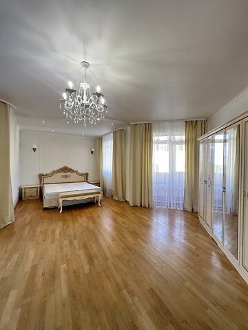 Продается 3-комнатная квартира 131 кв. м в Винниках, ул. Винная Гора