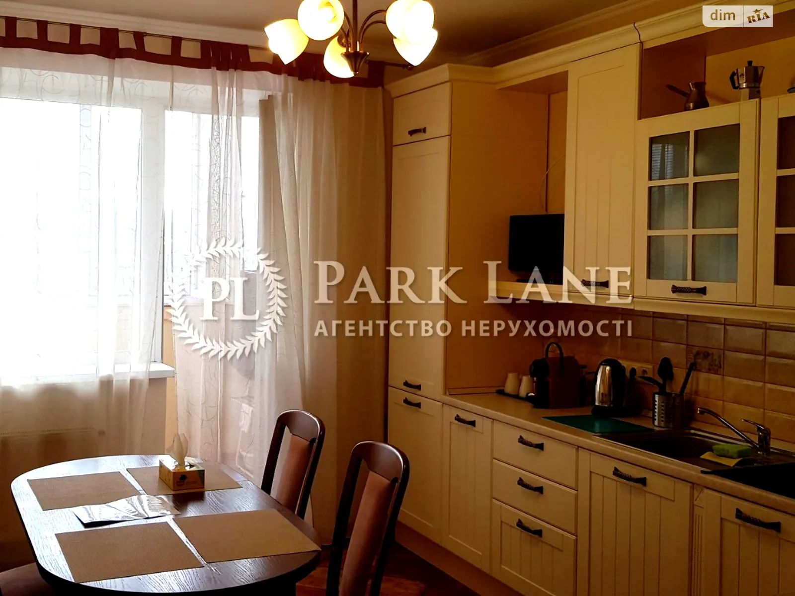 Продается 1-комнатная квартира 60 кв. м в Киеве, ул. Голосеевская, 13Б