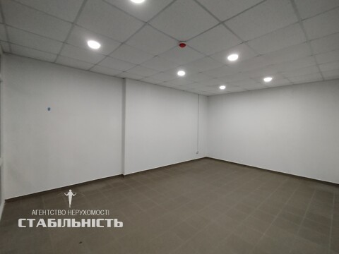Сдается в аренду помещения свободного назначения 30 кв. м в 11-этажном здании, цена: 7000 грн