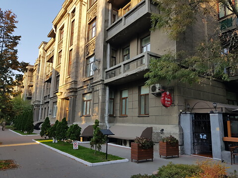 Продается 3-комнатная квартира 113 кв. м в Киеве, ул. Шелковичная