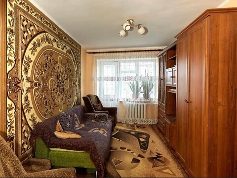 Продается 3-комнатная квартира 49 кв. м в Лановцах, ул. Независимости