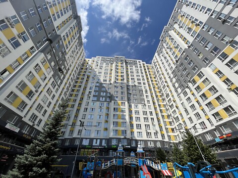 Продается 2-комнатная квартира 64 кв. м в Ирпене, ул. Университетская