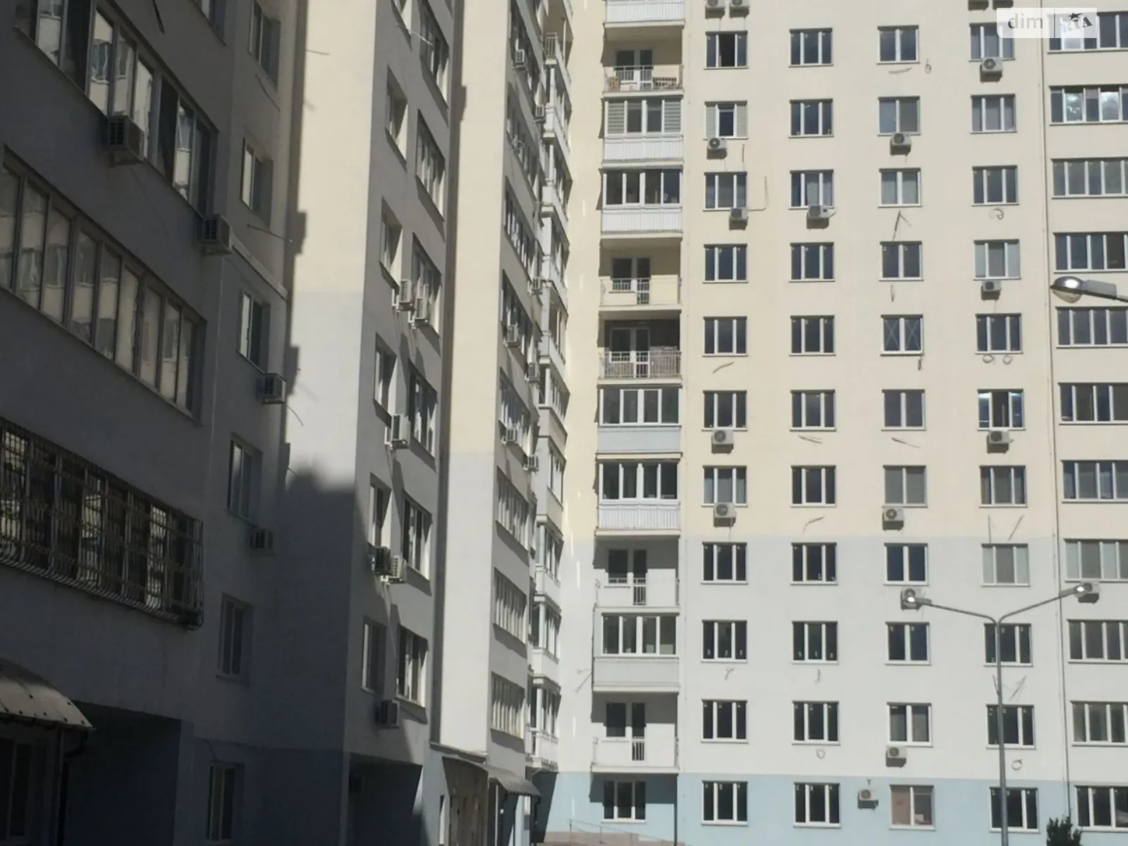 Продается 3-комнатная квартира 83 кв. м в Одессе, ул. Костанди