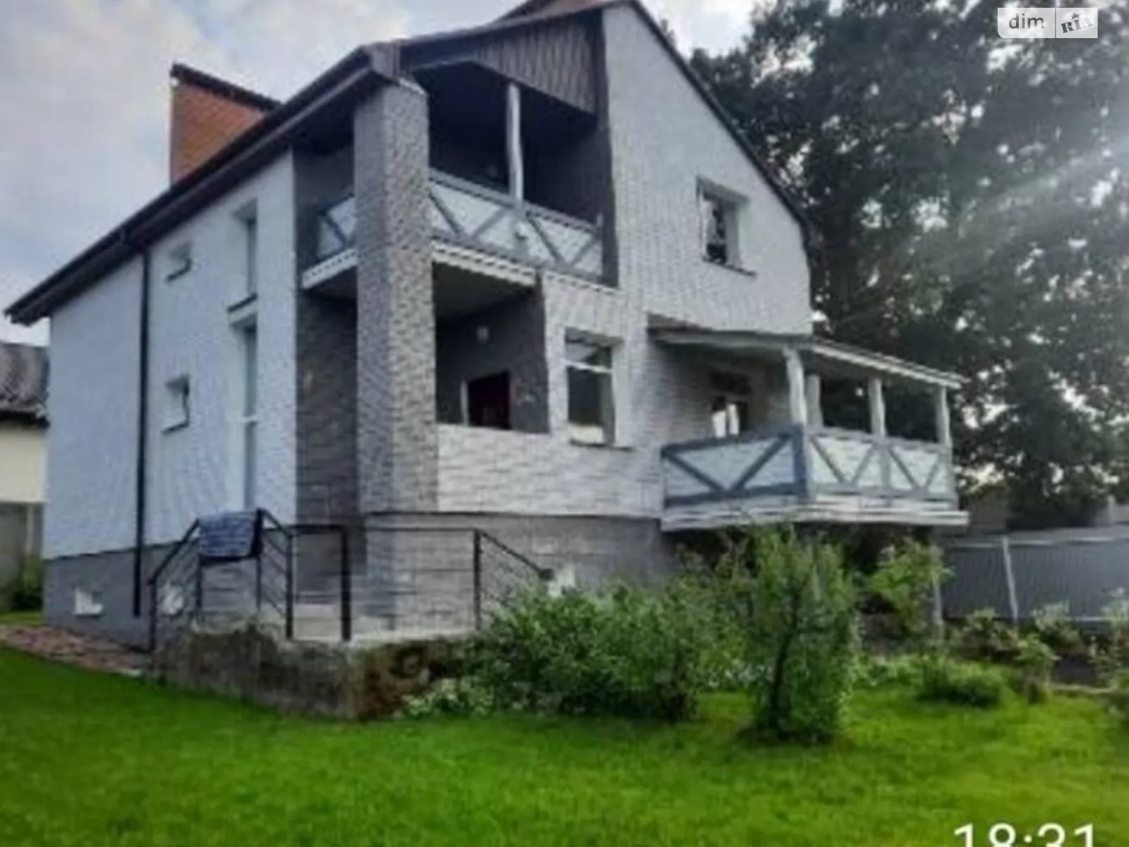 Продается дом на 2 этажа 250 кв. м с балконом, цена: 189000 $