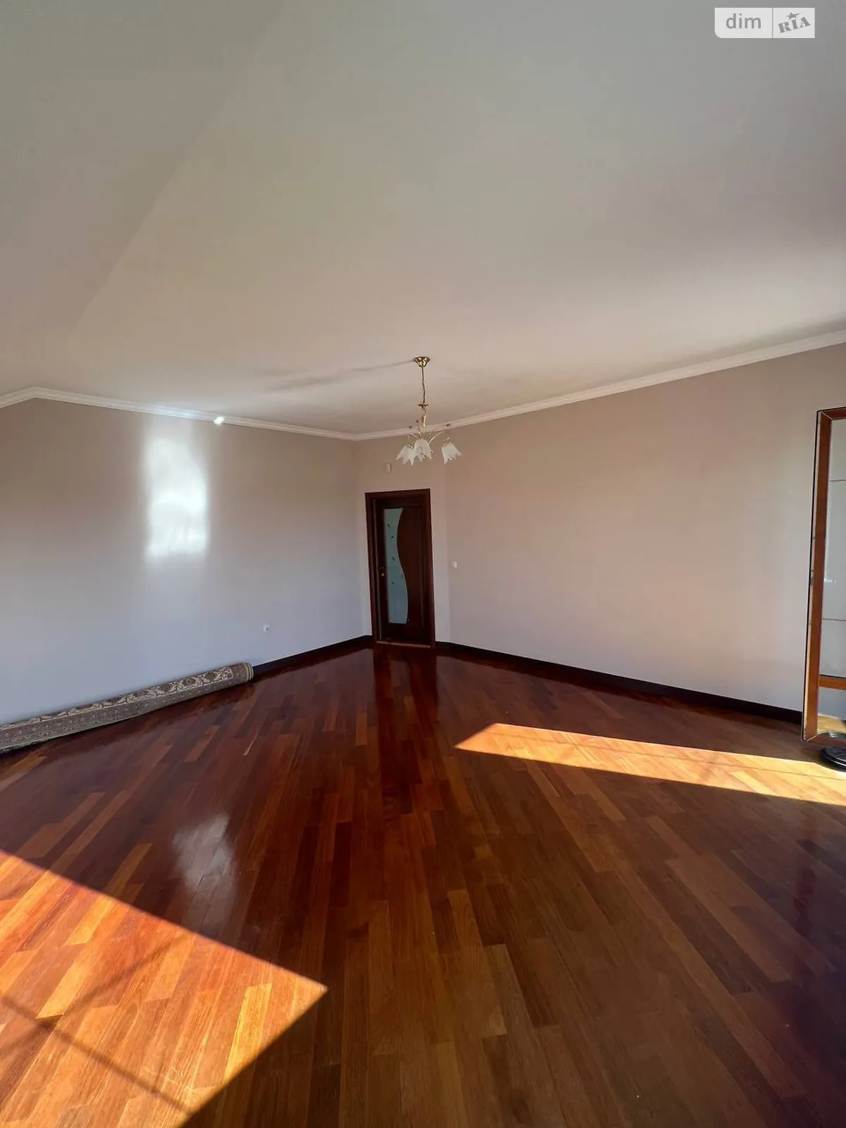 Продается дом на 2 этажа 230 кв. м с балконом, цена: 209999 $ - фото 1