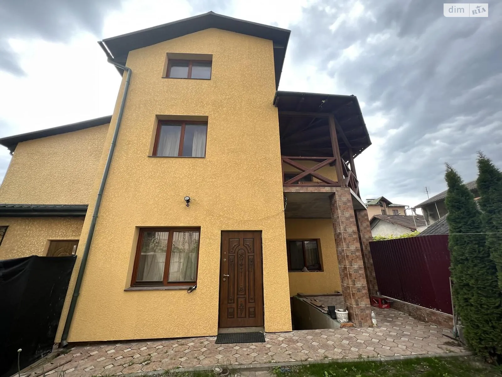 Продается часть дома 320 кв. м с камином, цена: 192000 $