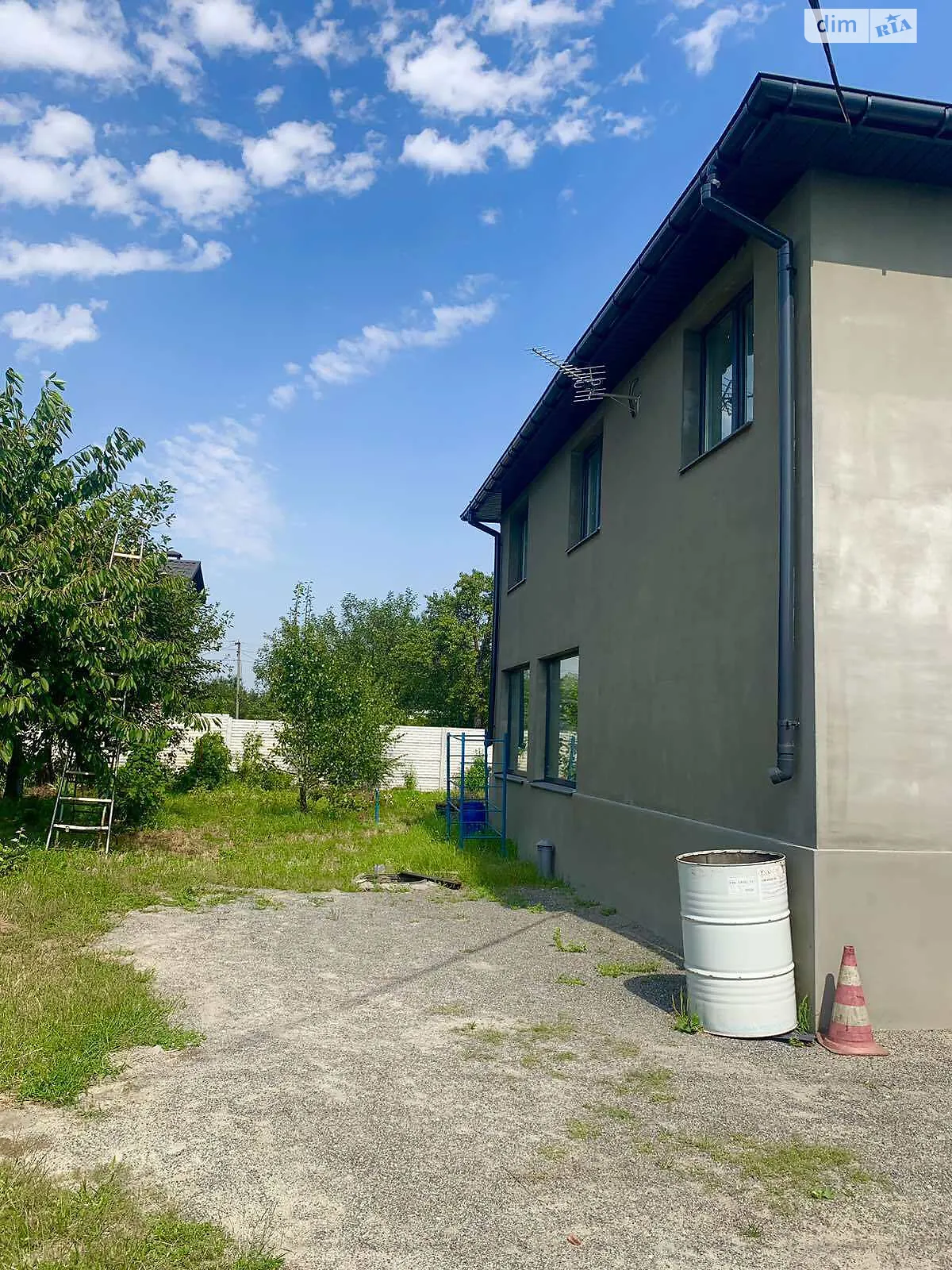 Продается дом на 2 этажа 110 кв. м с камином, цена: 52000 $ - фото 1