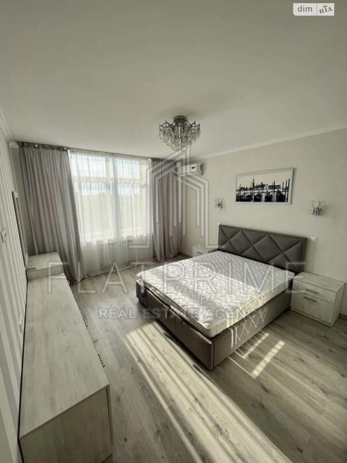 Продается 2-комнатная квартира 78 кв. м в Киеве, ул. Авиаконструктора Игоря Сикорского(Танковая), 4Б