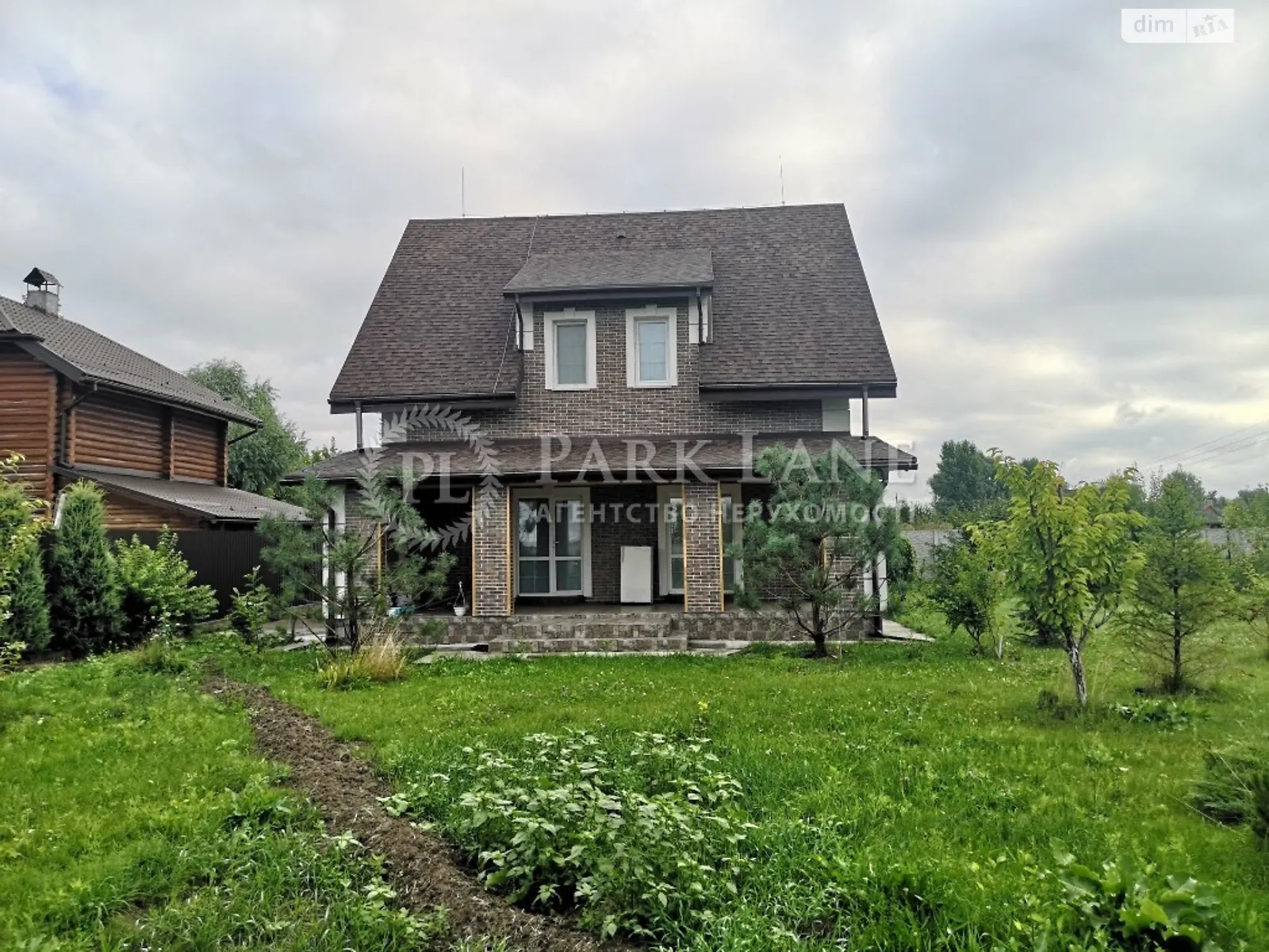 Продается дом на 2 этажа 220 кв. м с камином, цена: 179000 $ - фото 1