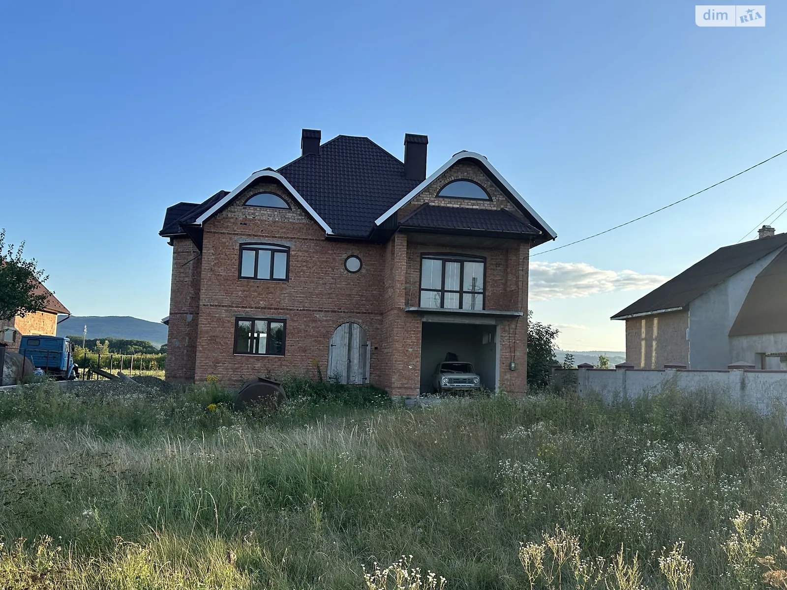 Продается дом на 2 этажа 251 кв. м с камином, цена: 85000 $