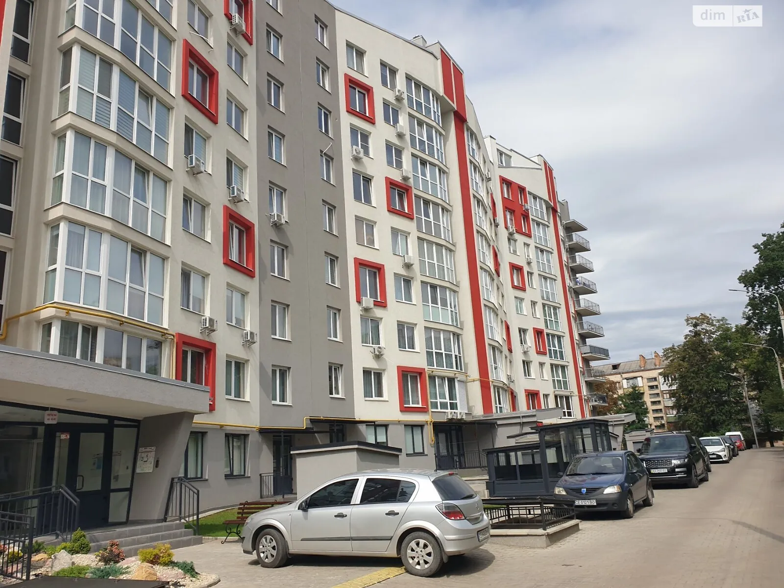Продается 3-комнатная квартира 113 кв. м в Черновцах, ул. Независимости, 125А - фото 1