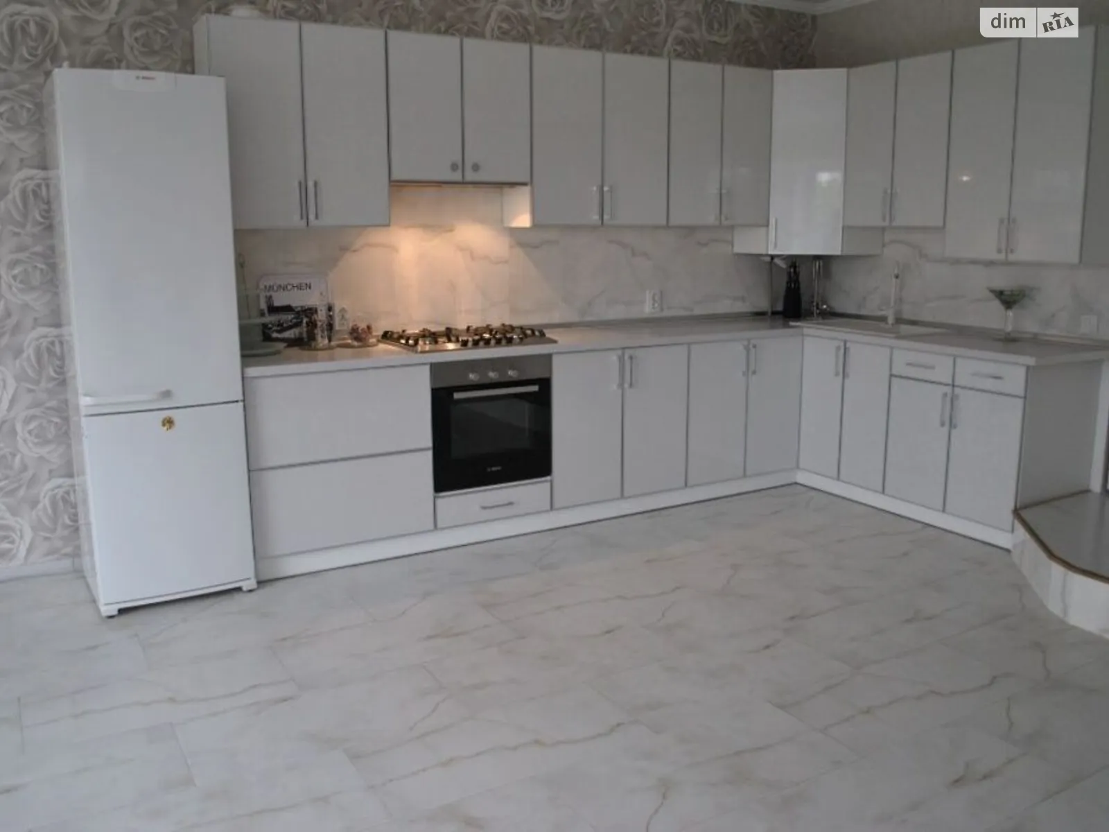 Продается дом на 2 этажа 100 кв. м с бассейном, цена: 46000 $ - фото 1