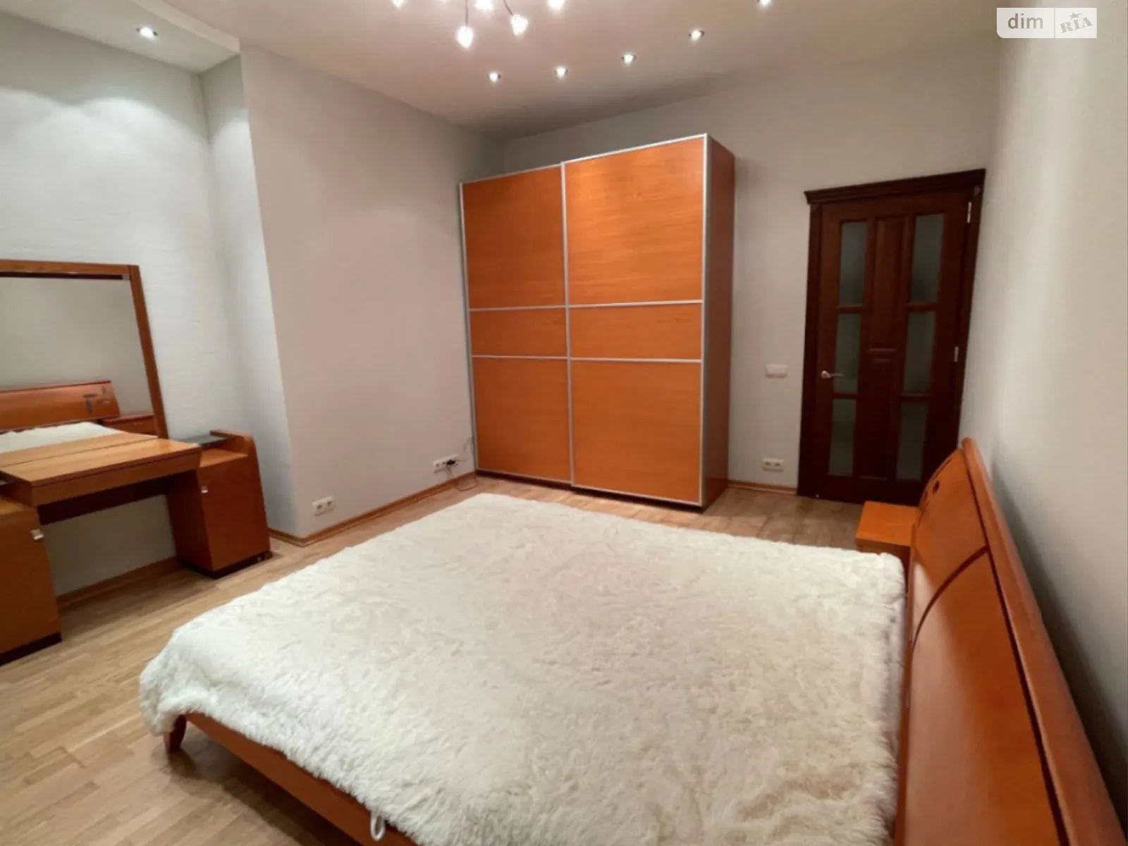 Продается 2-комнатная квартира 63 кв. м в Одессе, ул. Екатерининская, 90 - фото 1