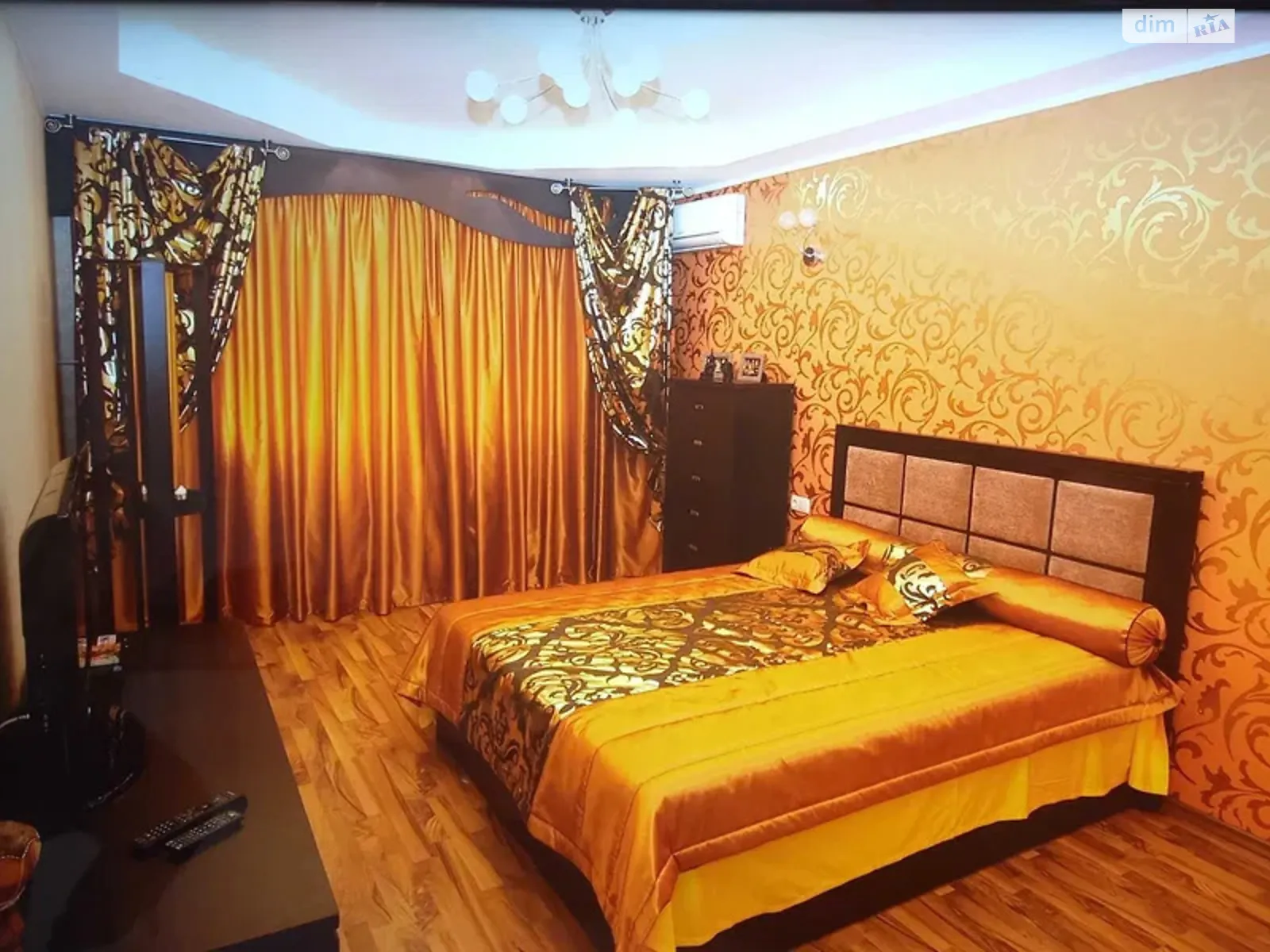 Продается 1-комнатная квартира 51 кв. м в Одессе, ул. Костанди