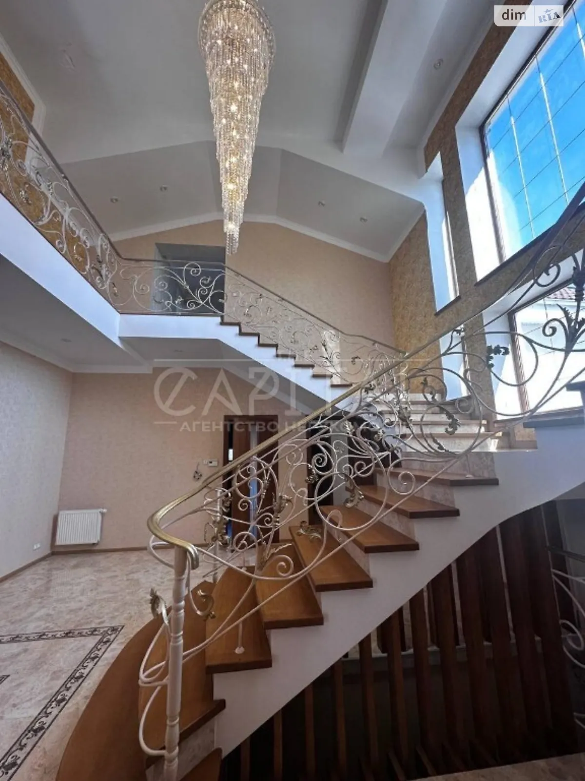 Продается дом на 3 этажа 570 кв. м с верандой - фото 3