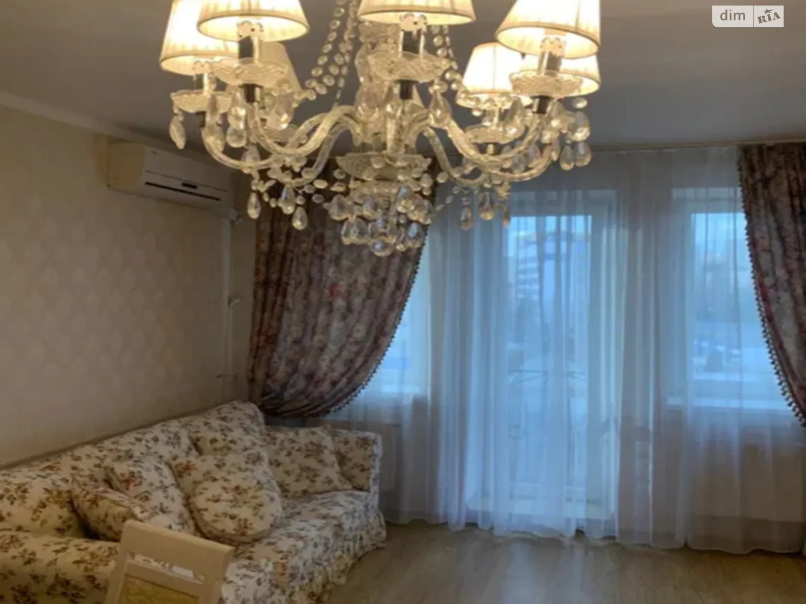 Продается 2-комнатная квартира 60 кв. м в Киеве, ул. Голосеевская, 13А
