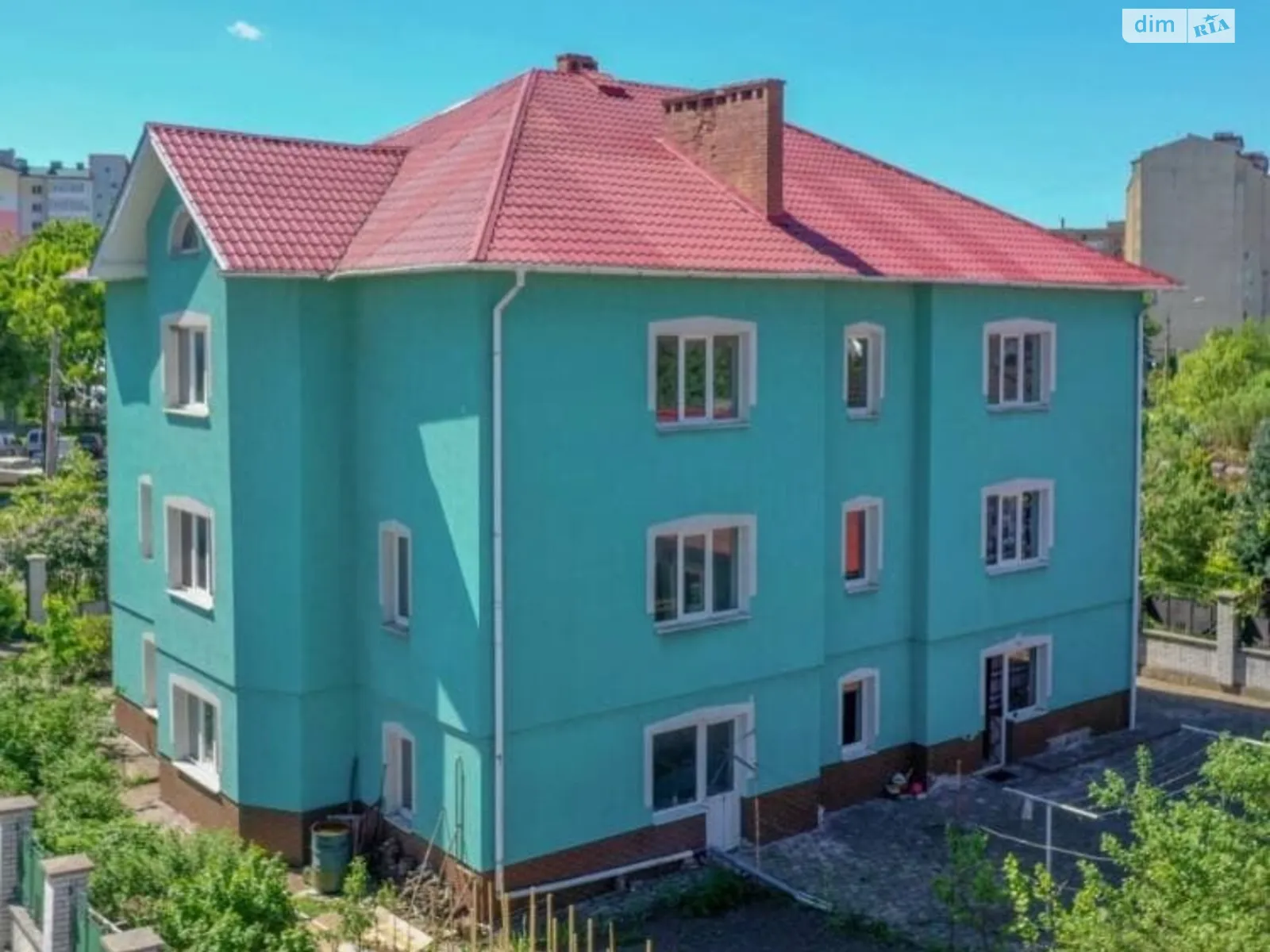 Продается дом на 3 этажа 741 кв. м с балконом, цена: 195000 $
