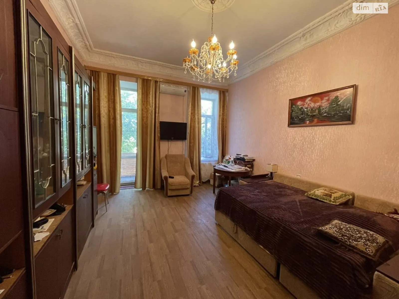Продається 4-кімнатна квартира 94.6 кв. м у Одесі, вул. Садиковська