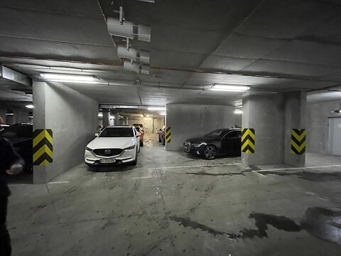 Сдается в аренду подземный паркинг под легковое авто на 25 кв. м, цена: 6500 грн